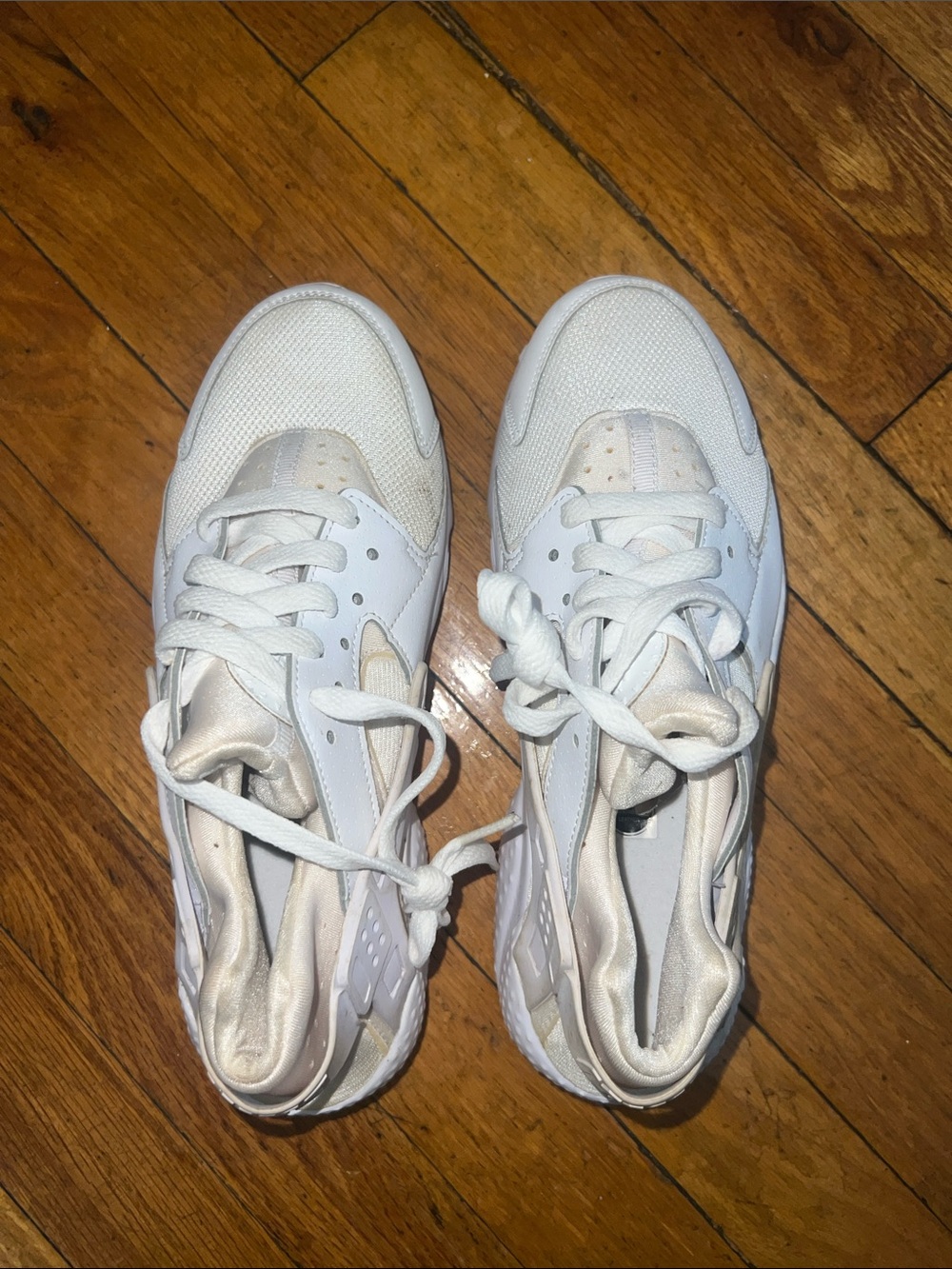Nike White Athletic Sneakers - Clean Casual Style